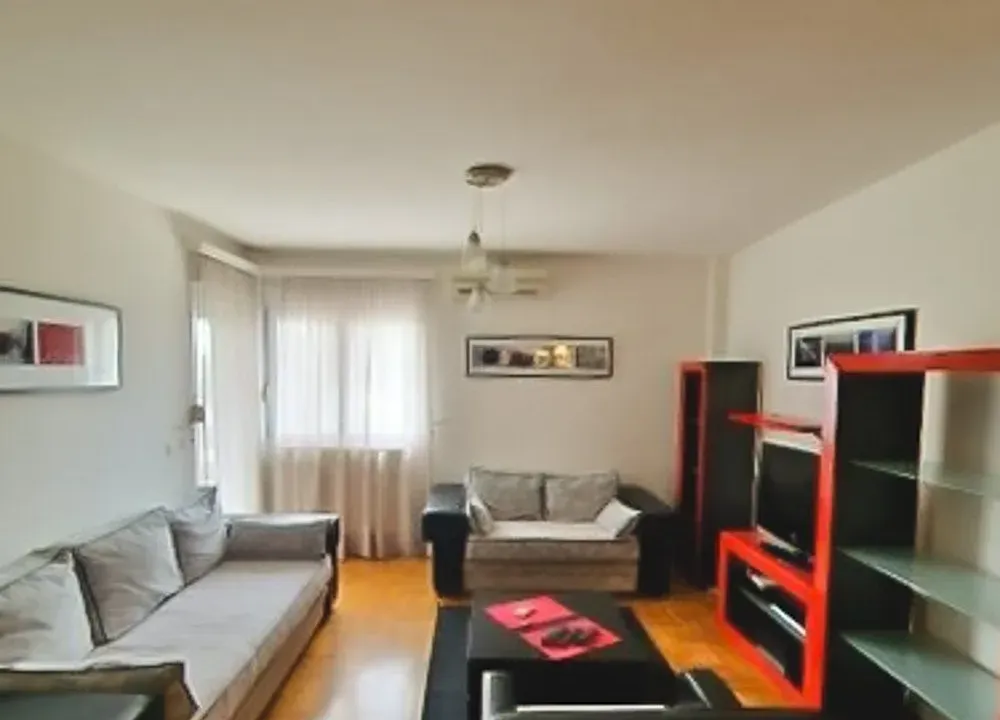 Izdavanje, dvosoban stan, 65m², Centar, Podgorica