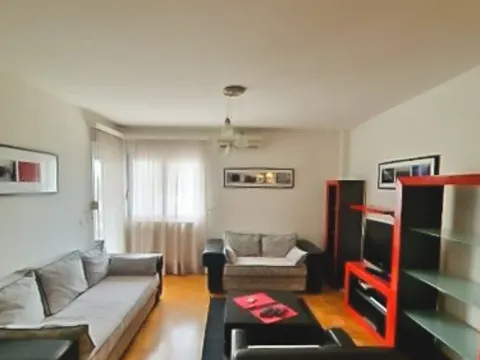 Izdavanje, dvosoban stan, 65m², Centar, Podgorica - image 1