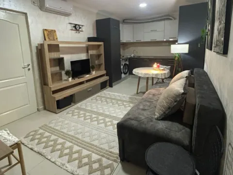 Izdavanje, jednosoban stan, 40m2, Zlatica, Podgorica