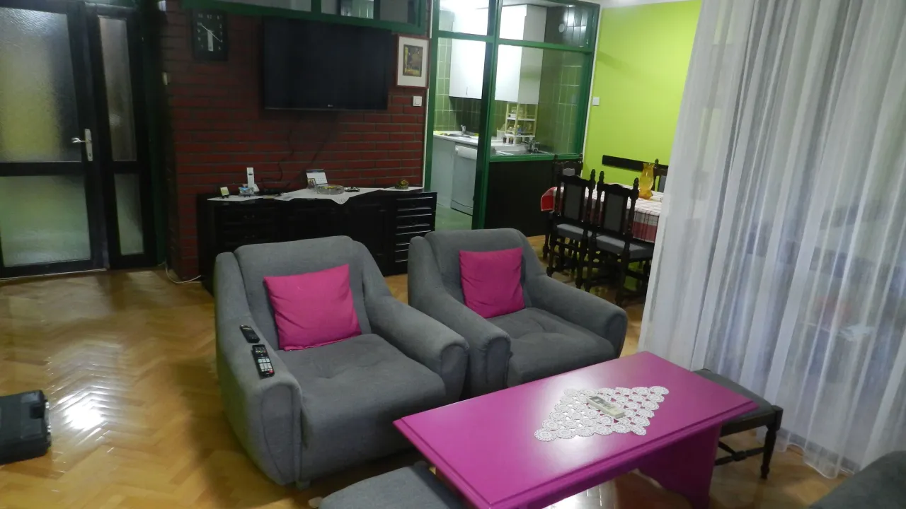 Prodaja, trosoban stan, 90m², Centar, Nikšić