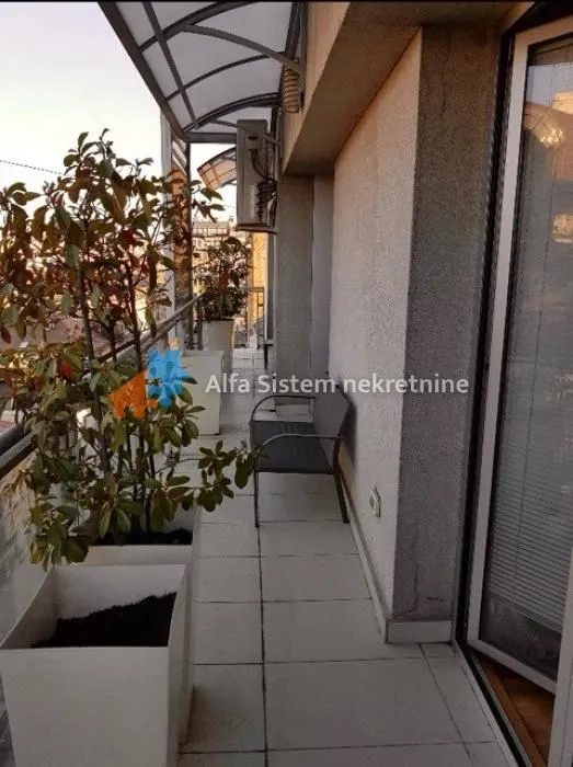 Izdavanje, trosoban stan, 130m², Stari Grad, Beograd