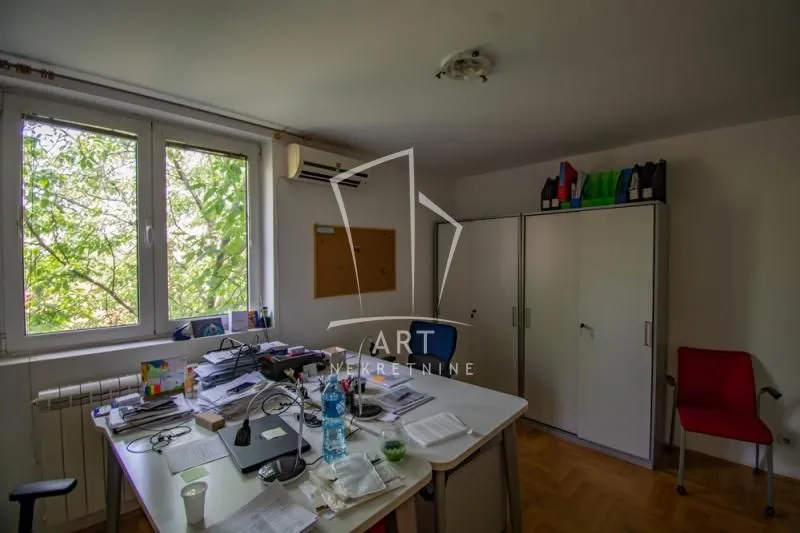 Prodaja, stan, 226m², Voždovac Sve Podlokacije, Beograd