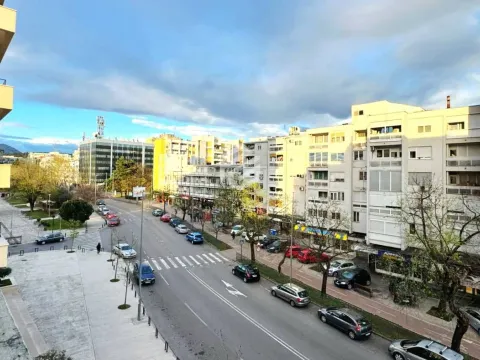 Izdavanje, jednosoban stan, 50m², Centar, Podgorica - image 16