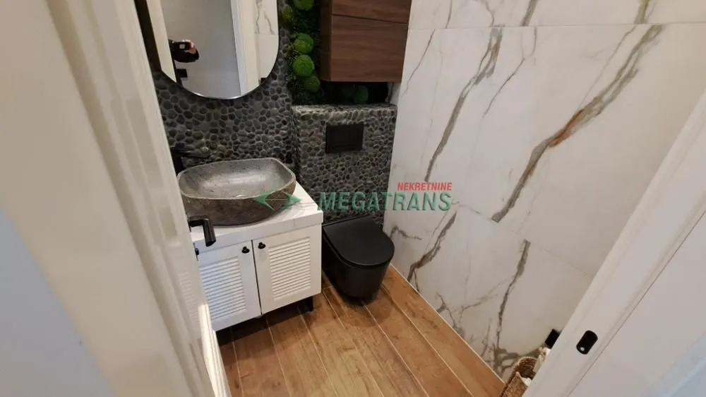 Izdavanje, trosoban stan, 80m², Centar, Novi Sad