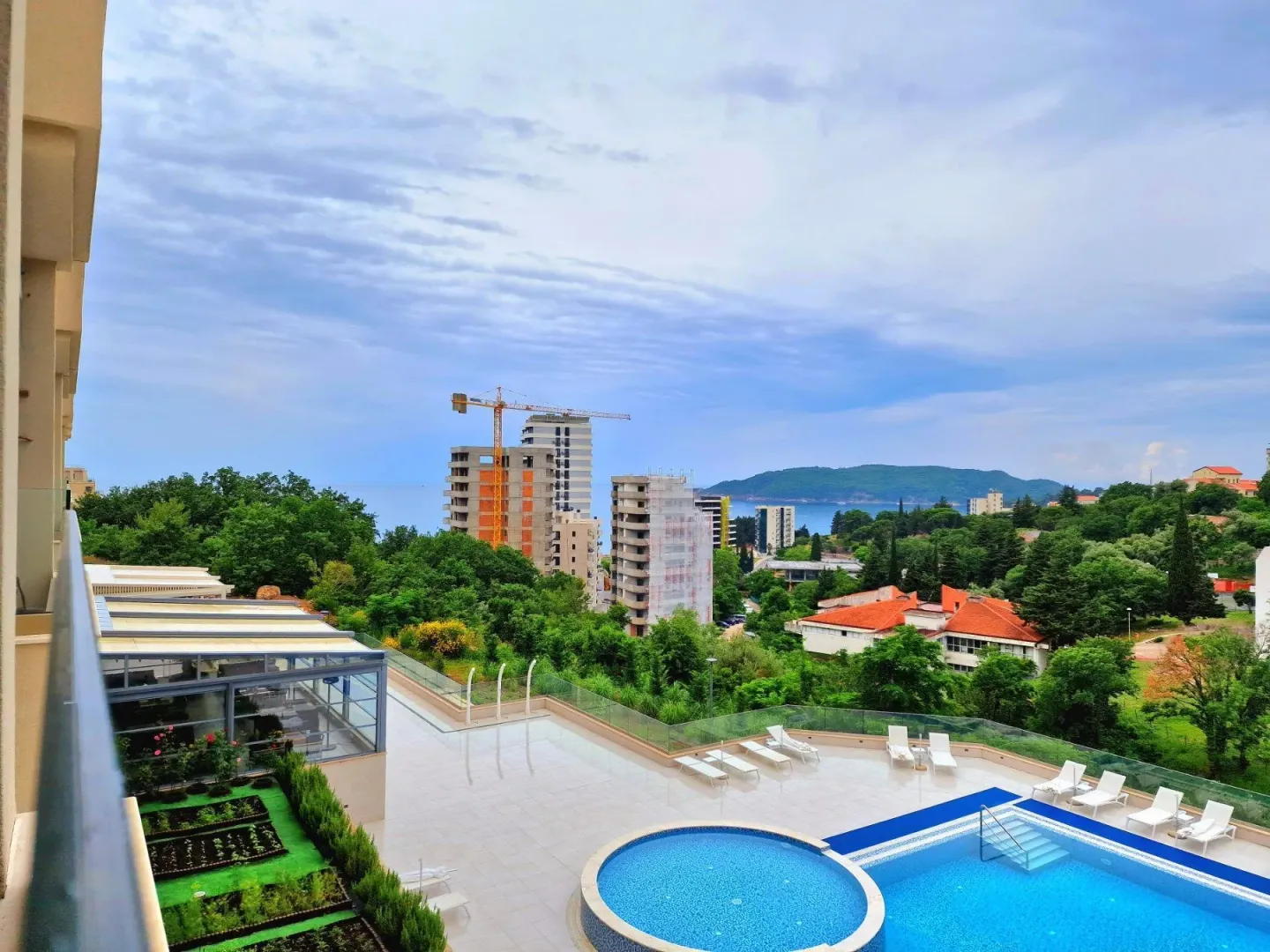 Izdavanje, jednosoban stan, 46m², Bečići, Budva