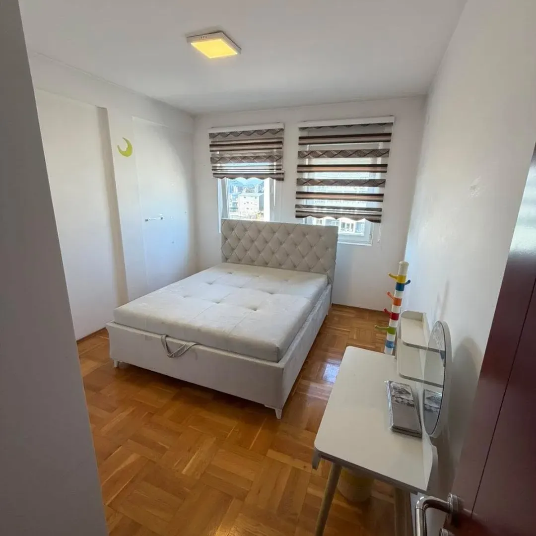 Izdavanje, dvosoban stan, 74m², Popovići, Bar