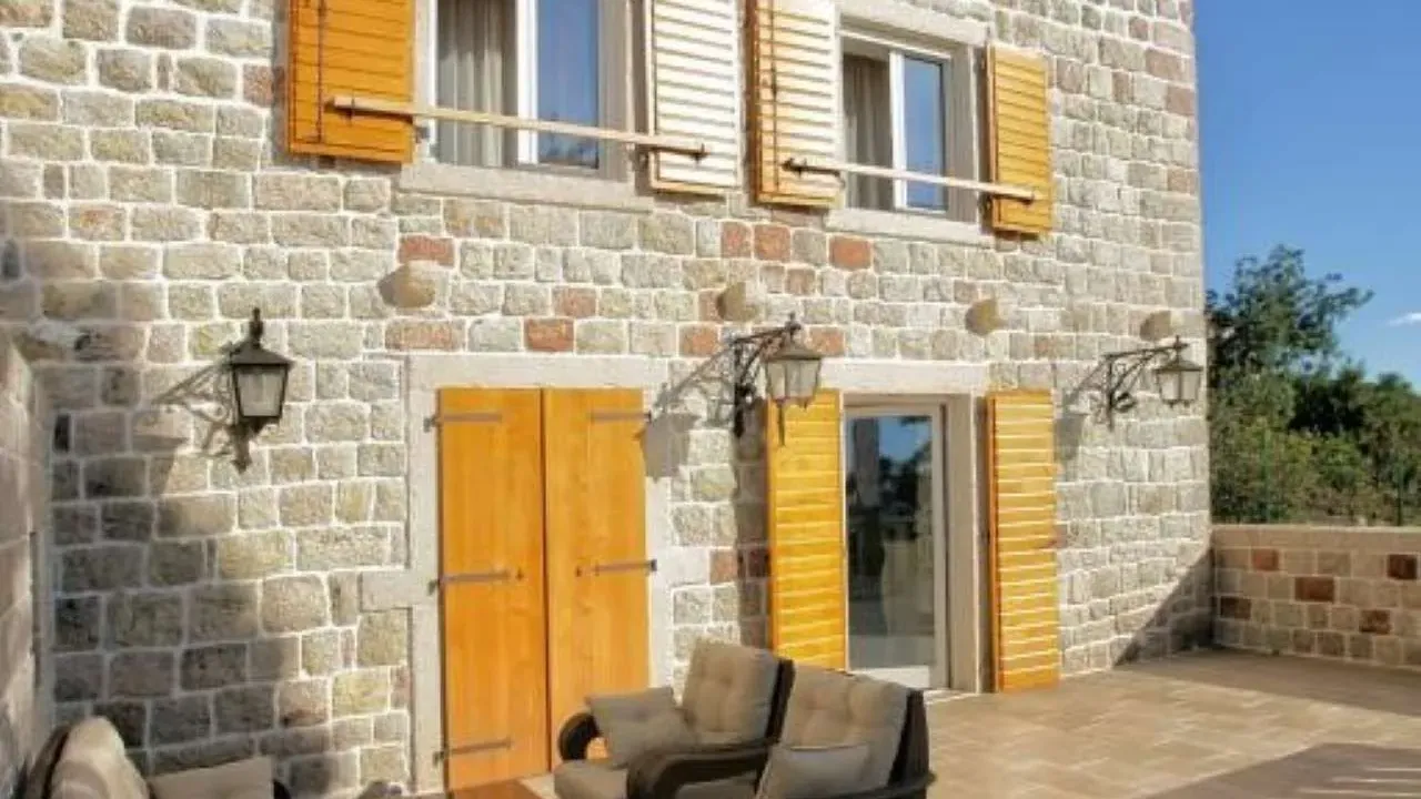 Sale, house, 250m², Skočiđevojka, Budva