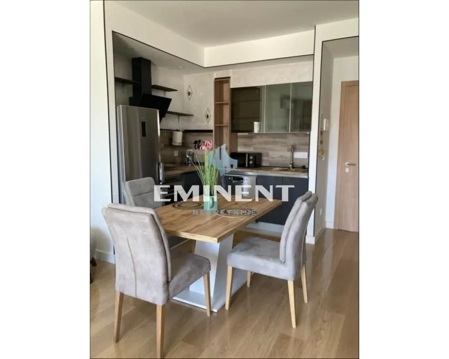 Izdavanje, trosoban stan, 75m², Savski Venac, Beograd