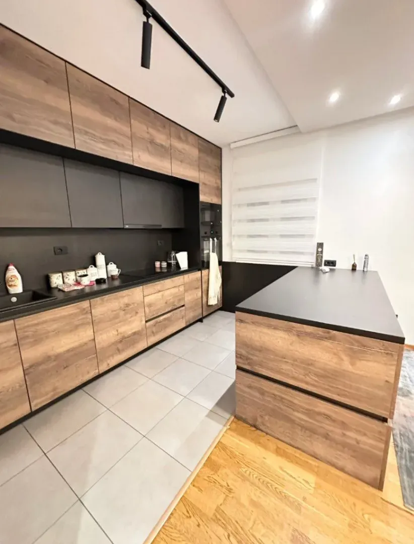 Izdavanje, dvosoban stan, 120m², City Kvart, Podgorica