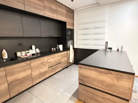 Izdavanje, dvosoban stan, 120m², City Kvart, Podgorica - image 4