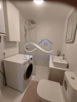 Kupatilo opremljeno tuš kabinom, umivaonikom, wc šoljom i veš mašinom. - image 18