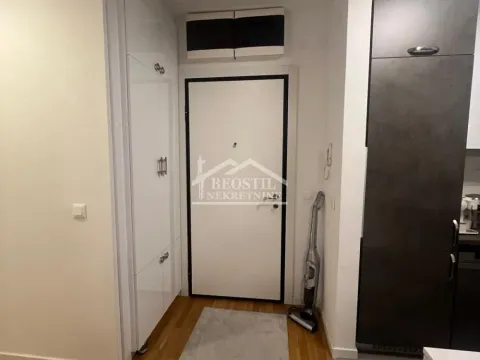 Izdavanje, trosoban stan, 67m², Uciteljsko Naselje, Zvezdara Sve Podlokacije - image 4