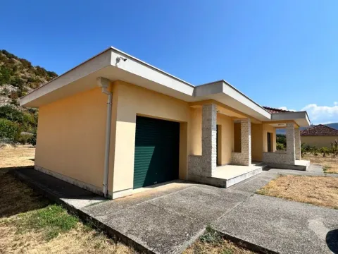 Prodaja, kuća, 200m², Rogami, Podgorica - image 4