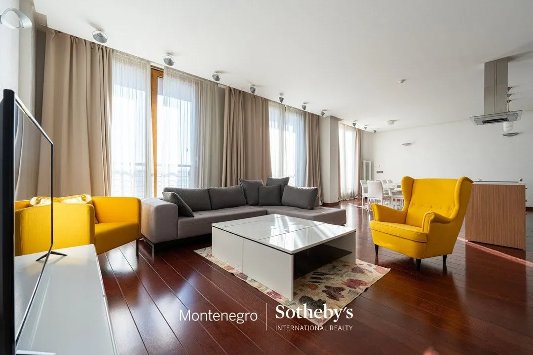 Rent, three bedroom apartment, 204m², Kod Capital Plaze, Podgorica