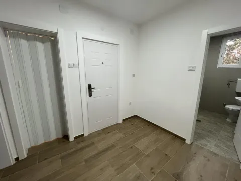 Prodaja, trosoban stan, 85m², Centar, Ćuprija - image 7