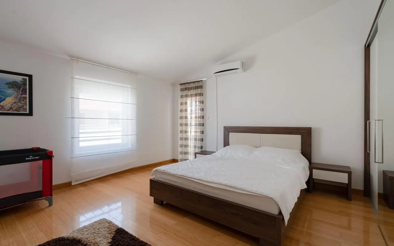 Prodaja, četvorosoban stan, 222m², Podmaine, Budva