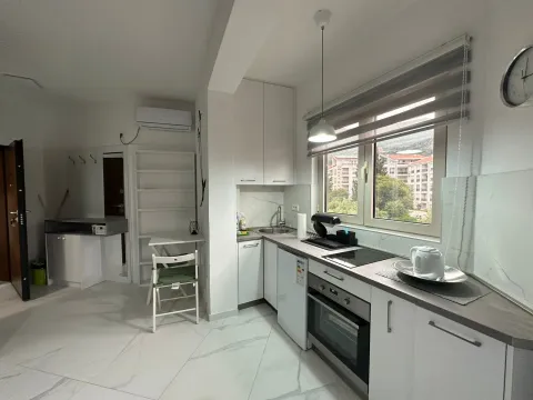 Izdavanje, garsonjera, 32m², Velji Vinogradi, Budva - image 2