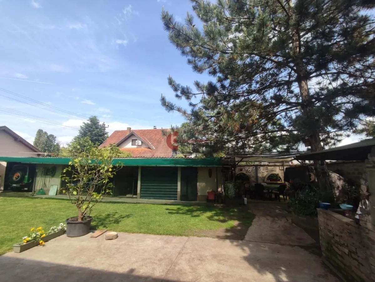 Prodaja, kuća, 300m², Hajdukovo, Subotica