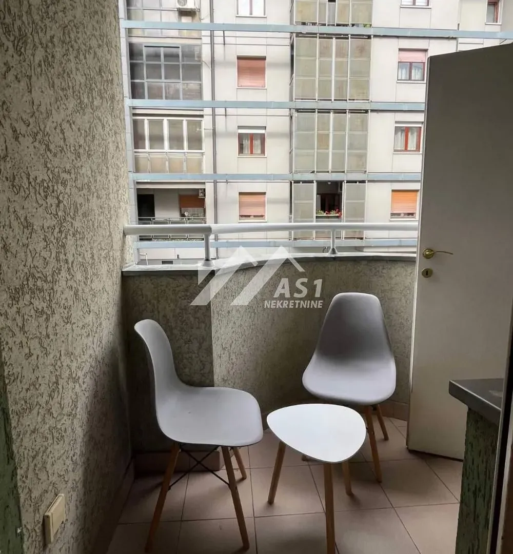 Izdavanje, stan, 24m², Bulevar Oslobodjenja, Novi Sad Sve Podlokacije