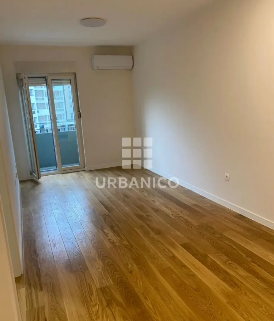 Izdavanje, jednosoban stan, 40m², Central Point, Podgorica