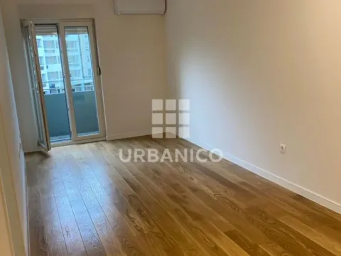 Izdavanje, jednosoban stan, 40m², Central Point, Podgorica