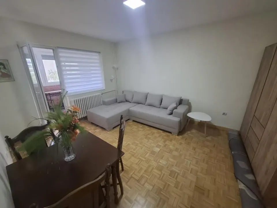Izdavanje, dvosoban stan, 48m², Sajmište, Novi Sad