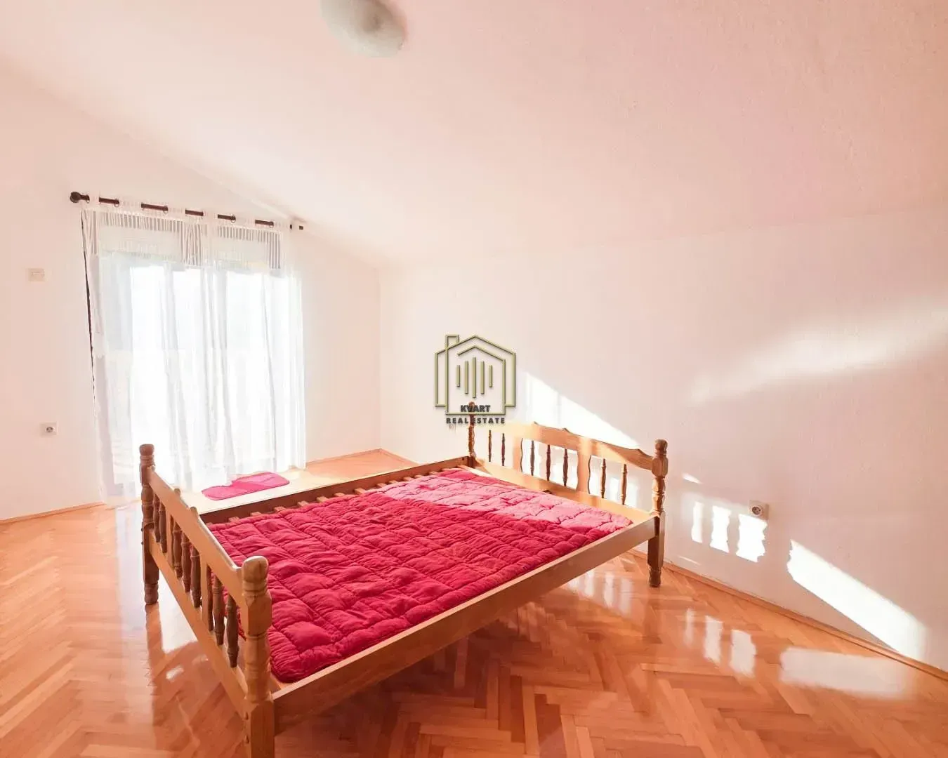 Prodaja, kuća, 350m², Zlatica, Podgorica