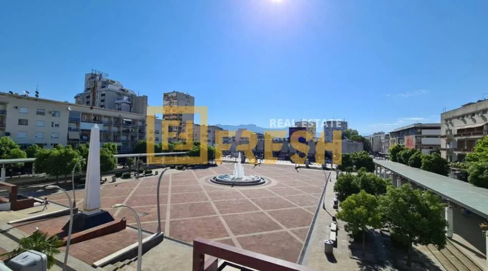 Izdavanje, dvosoban stan, 90m², Centar, Podgorica