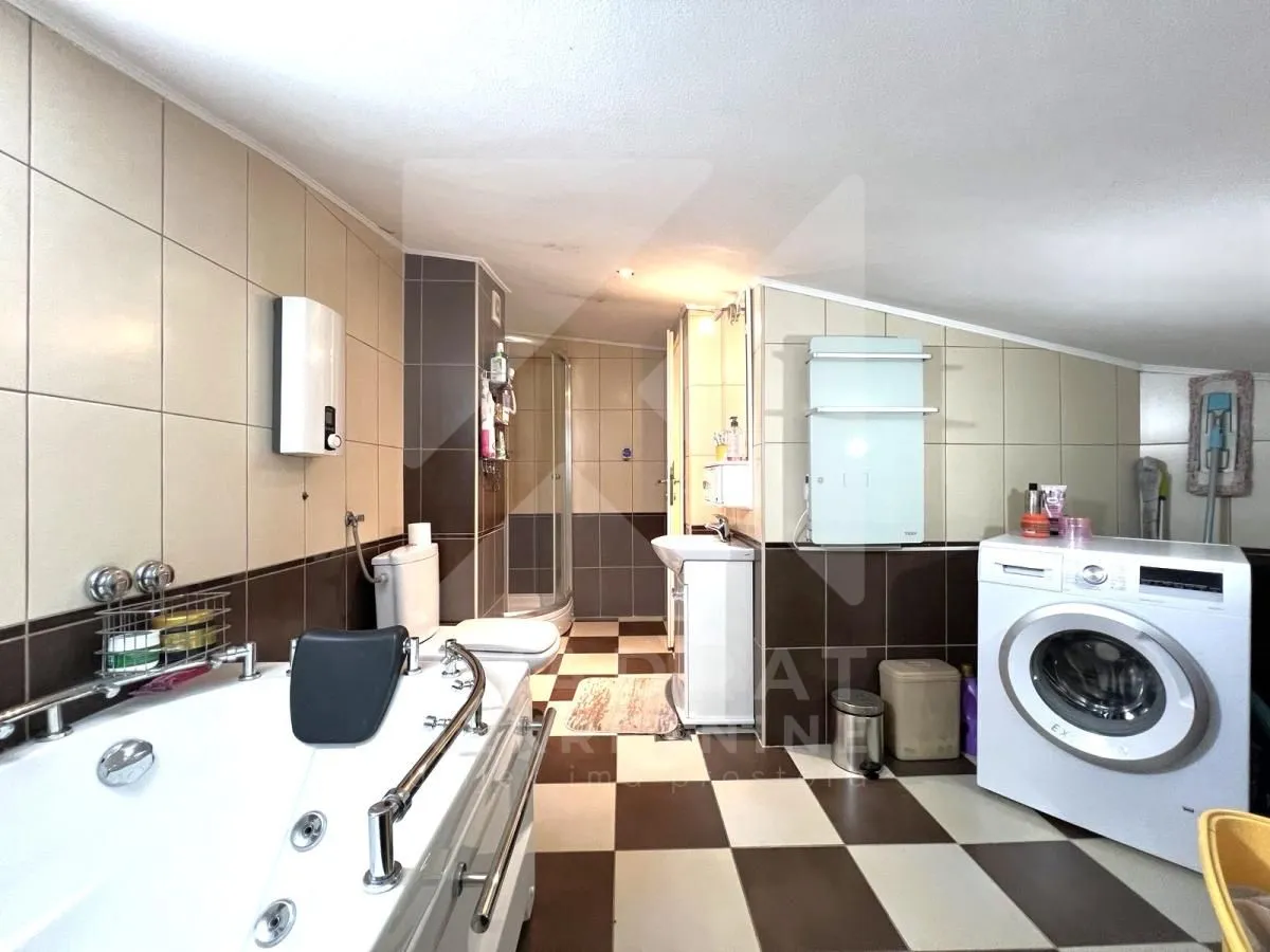 Prodaja, četvorosoban stan, 121m², Krivi Most, Podgorica