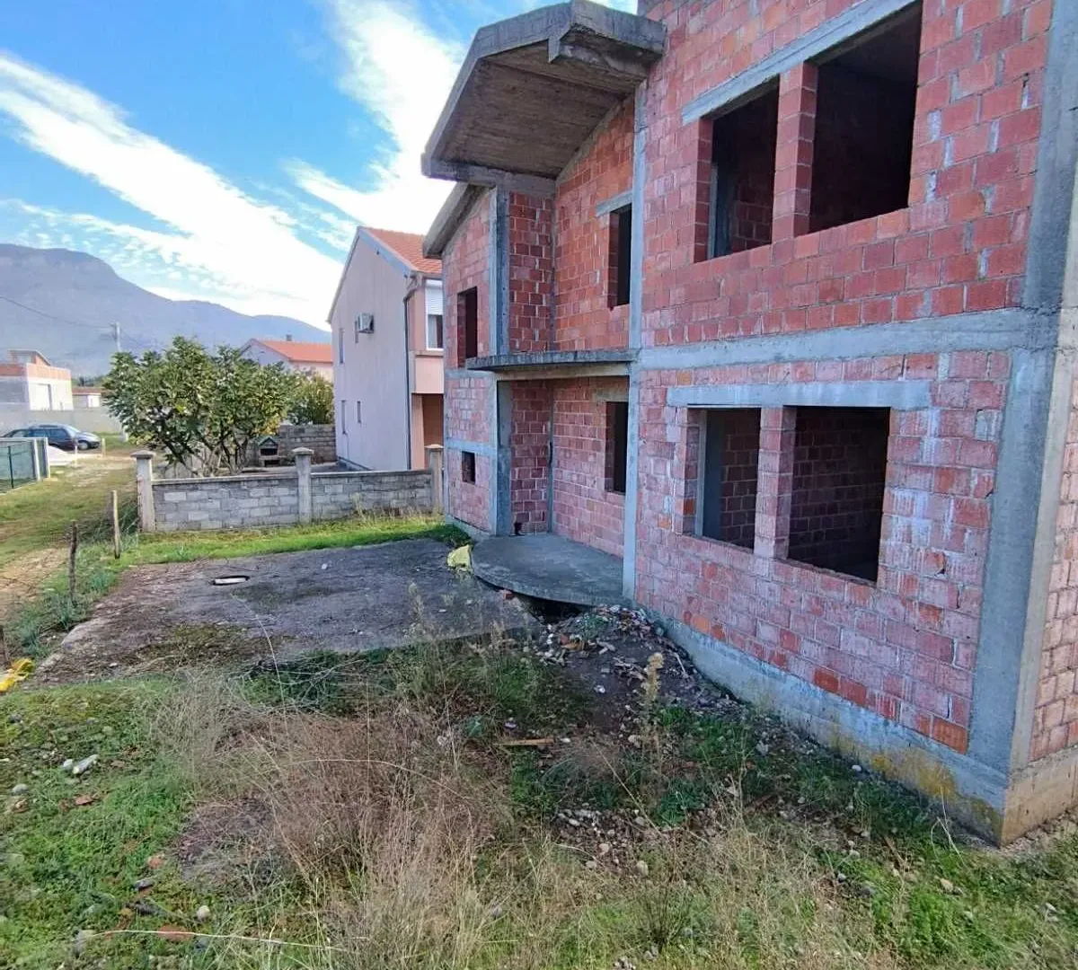 Prodaja, kuća, 300m², Podgorica, Crna Gora