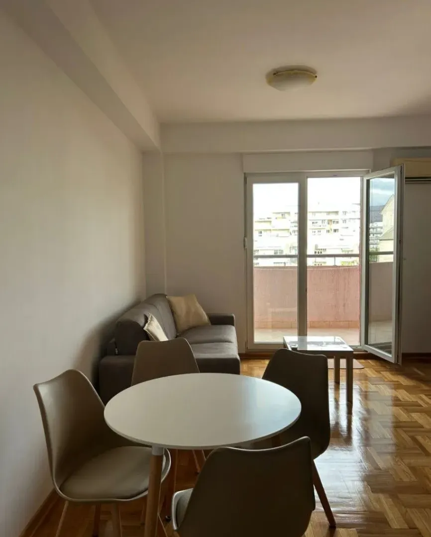 Izdavanje, jednosoban stan, 43m², Preko Morače, Podgorica