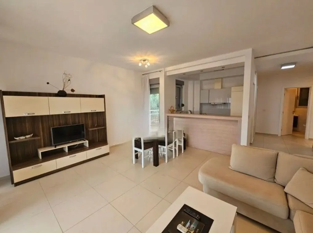 Prodaja, dvosoban stan, 72m², Pržno, Budva