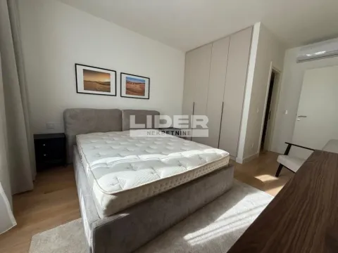 Izdavanje, trosoban stan, 86m², Savski Venac, Beograd - image 14