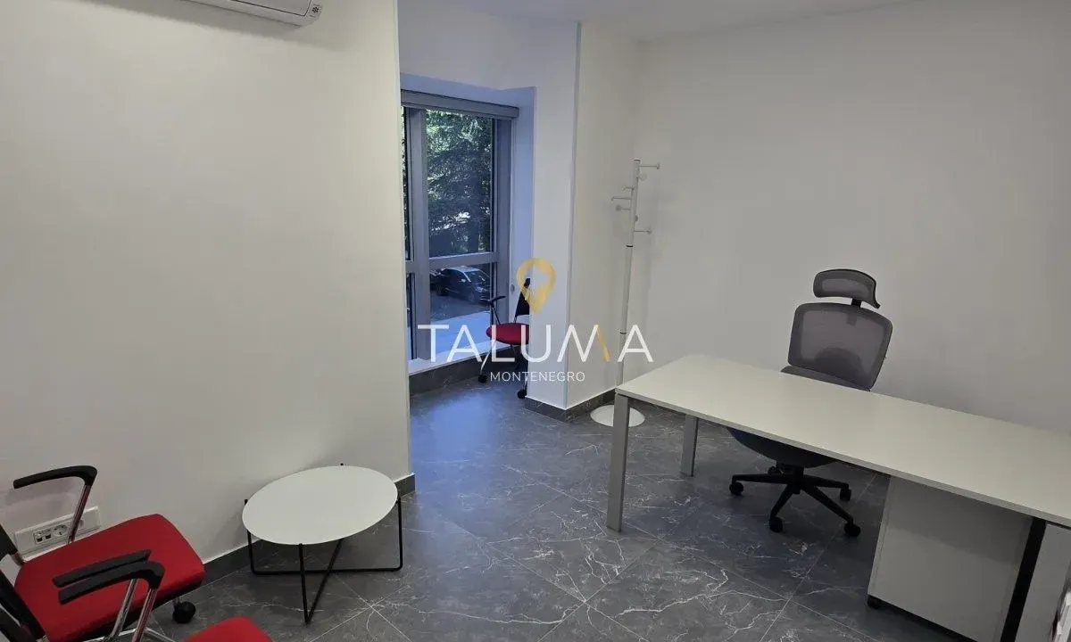 Izdavanje, poslovni prostor, 80m², Centar, Podgorica