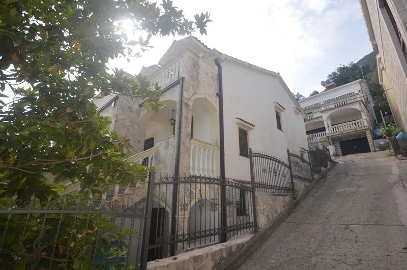 Sale, house, 230m², Stoliv, Kotor