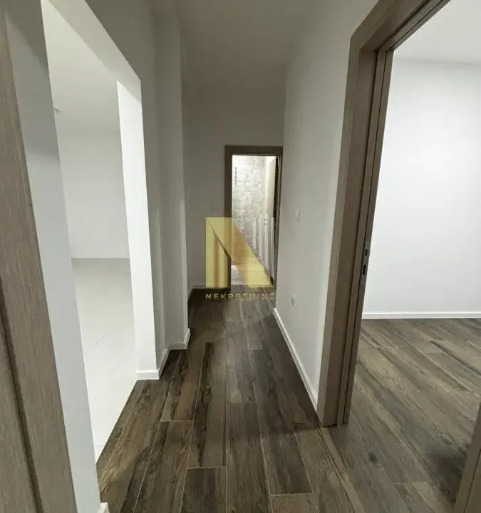 Izdavanje, trosoban stan, 65m², Vidovdansko naselje, Novi Sad Sve Podlokacije