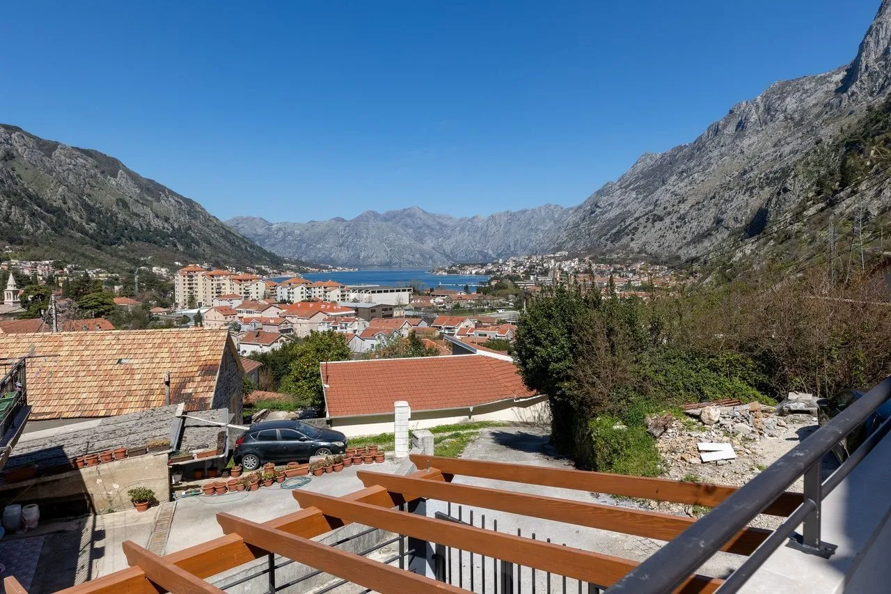 Prodaja, kuća, 160m², Škaljari, Kotor