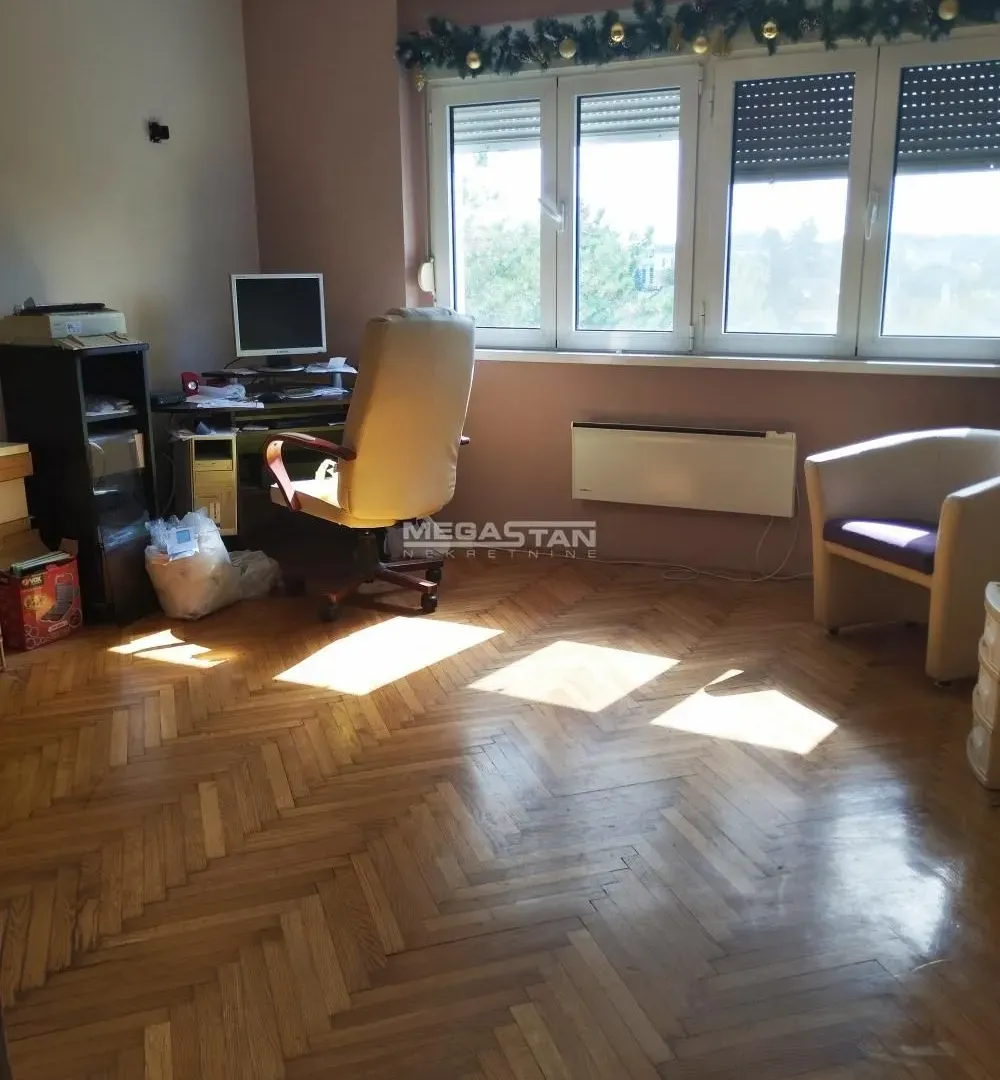 Prodaja, trosoban stan, 78m², Centar, Pančevo