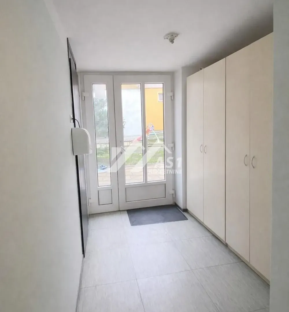 Rent, office space, 300m², Petrovaradin, Novi Sad