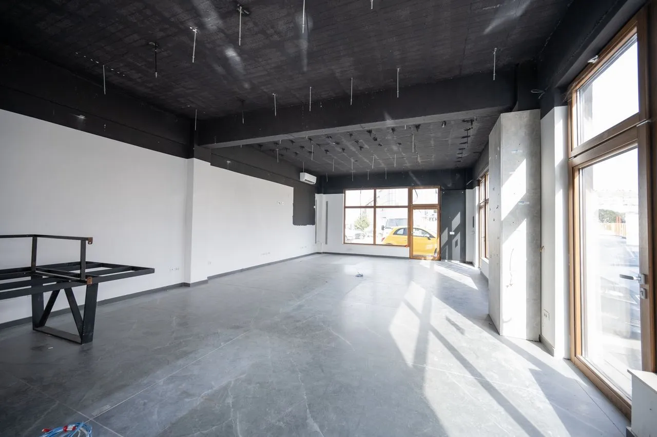 Izdavanje, poslovni prostor, 371m², Stari Aerodrom, Podgorica