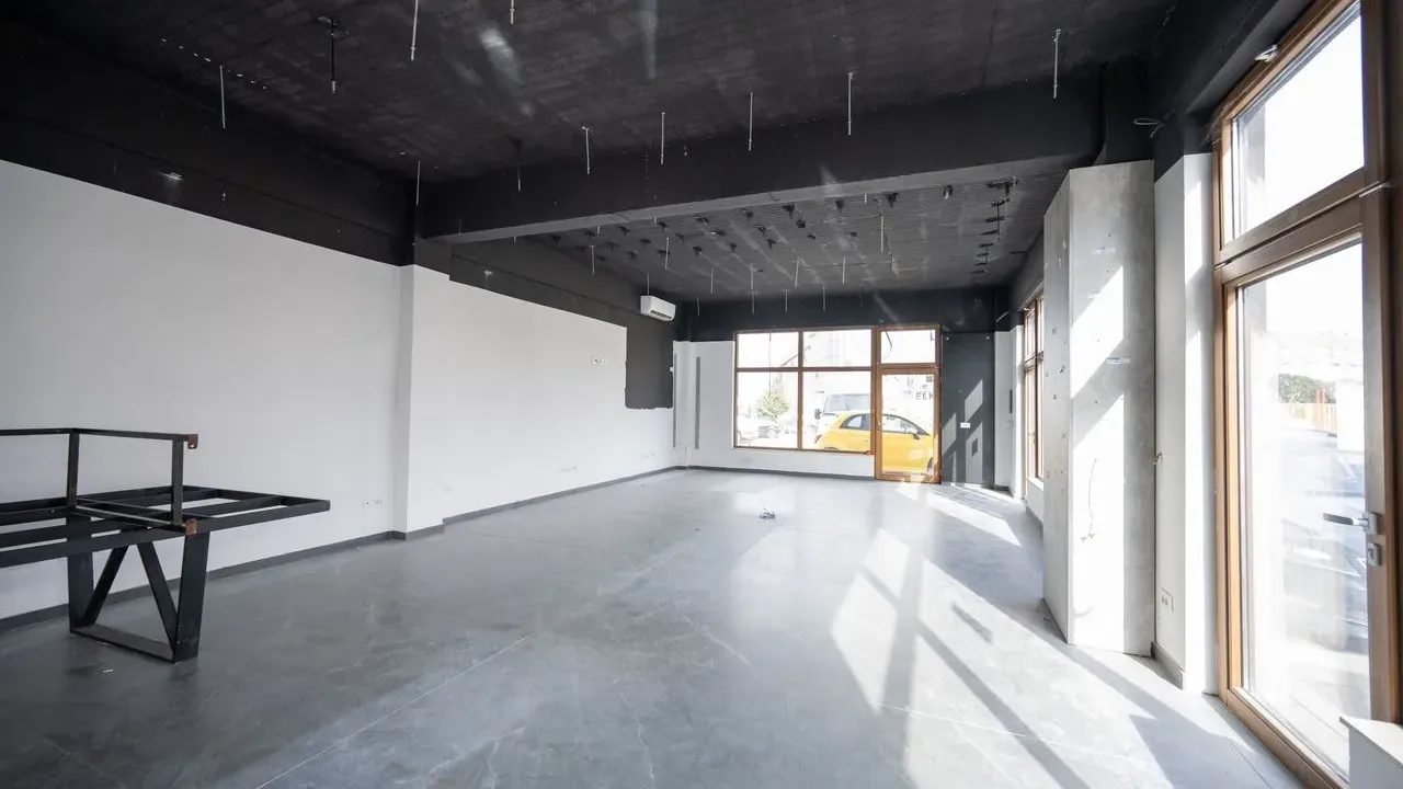 Izdavanje, poslovni prostor, 371m², Stari Aerodrom, Podgorica