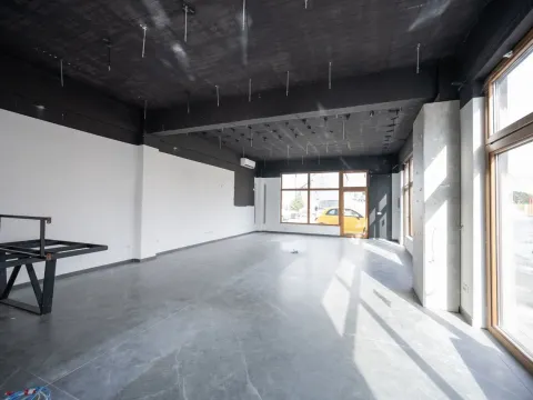 Izdavanje, poslovni prostor, 371m², Stari Aerodrom, Podgorica