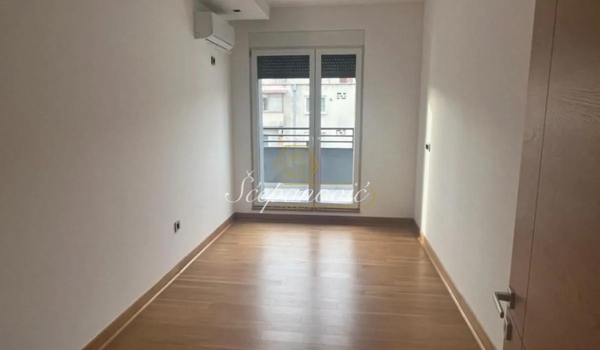 Prodaja, četvorosoban stan, 240m², Adamovićevo Naselje, Novi Sad Sve Podlokacije