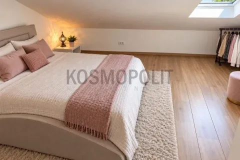 Furnished bedroom with a double bed and a skylight. - image 15