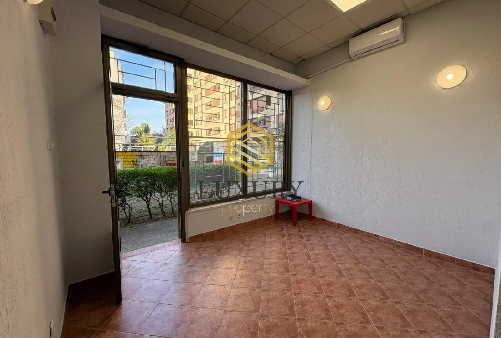 Rent, office space, 17m², Pejton, Podgorica