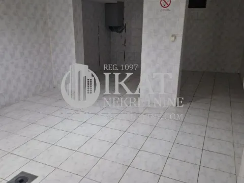 Izdavanje, poslovni prostor, 300m², Đeram Pijaca, Beograd - image 14