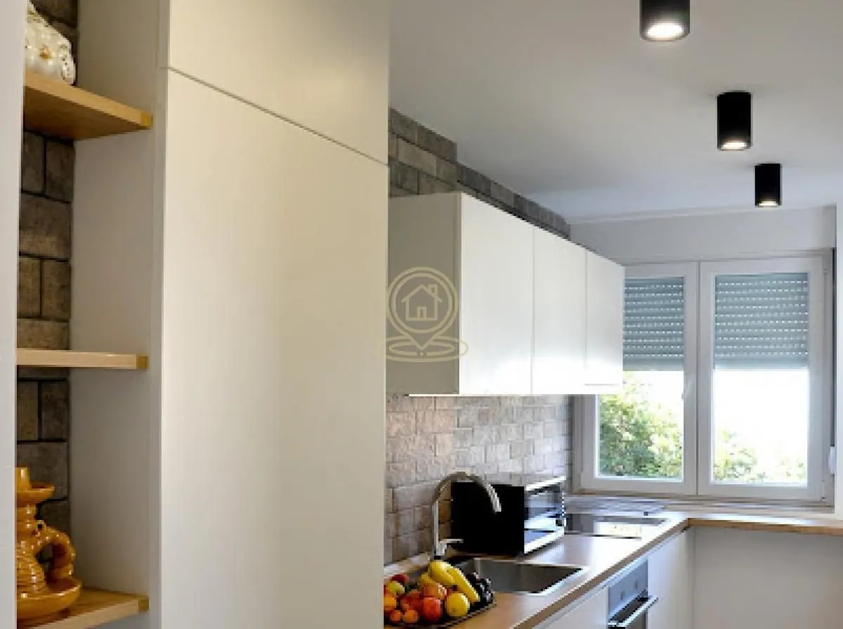 Izdavanje, trosoban stan, 61m², Medijana, Niš