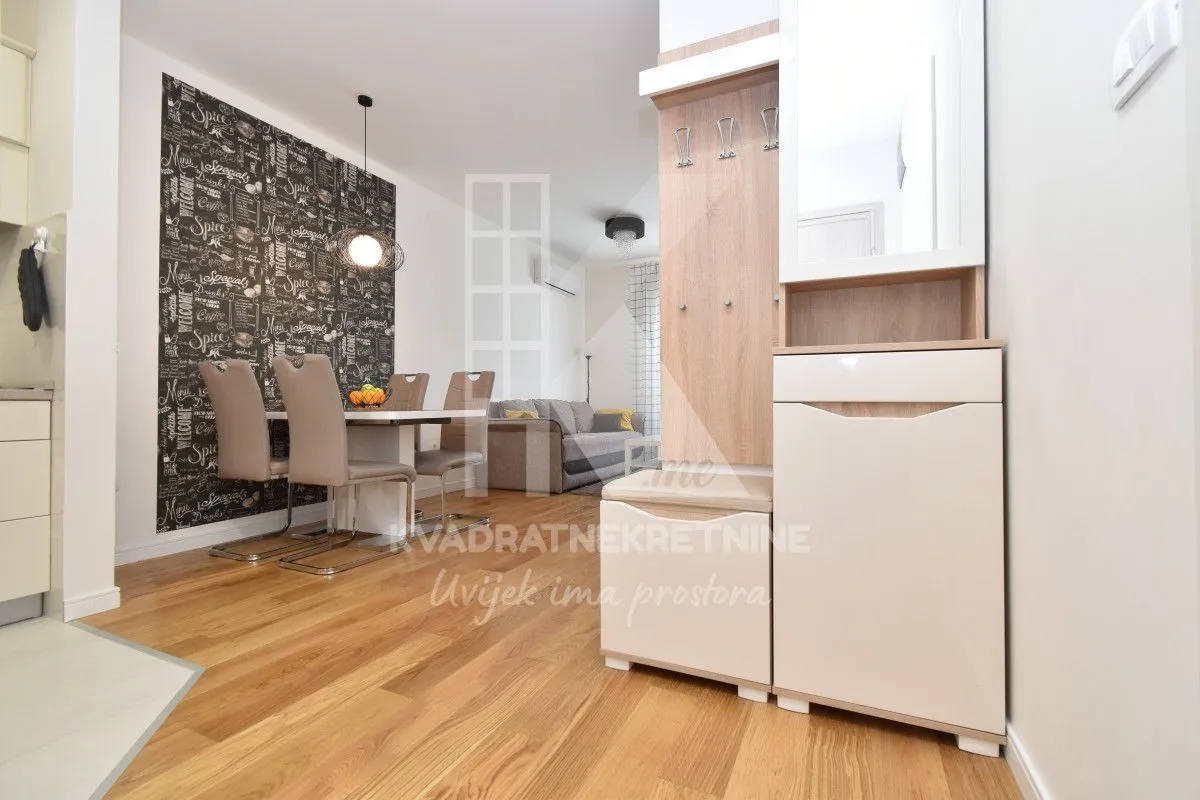 Izdavanje, jednosoban stan, 39m², Central Point, Podgorica