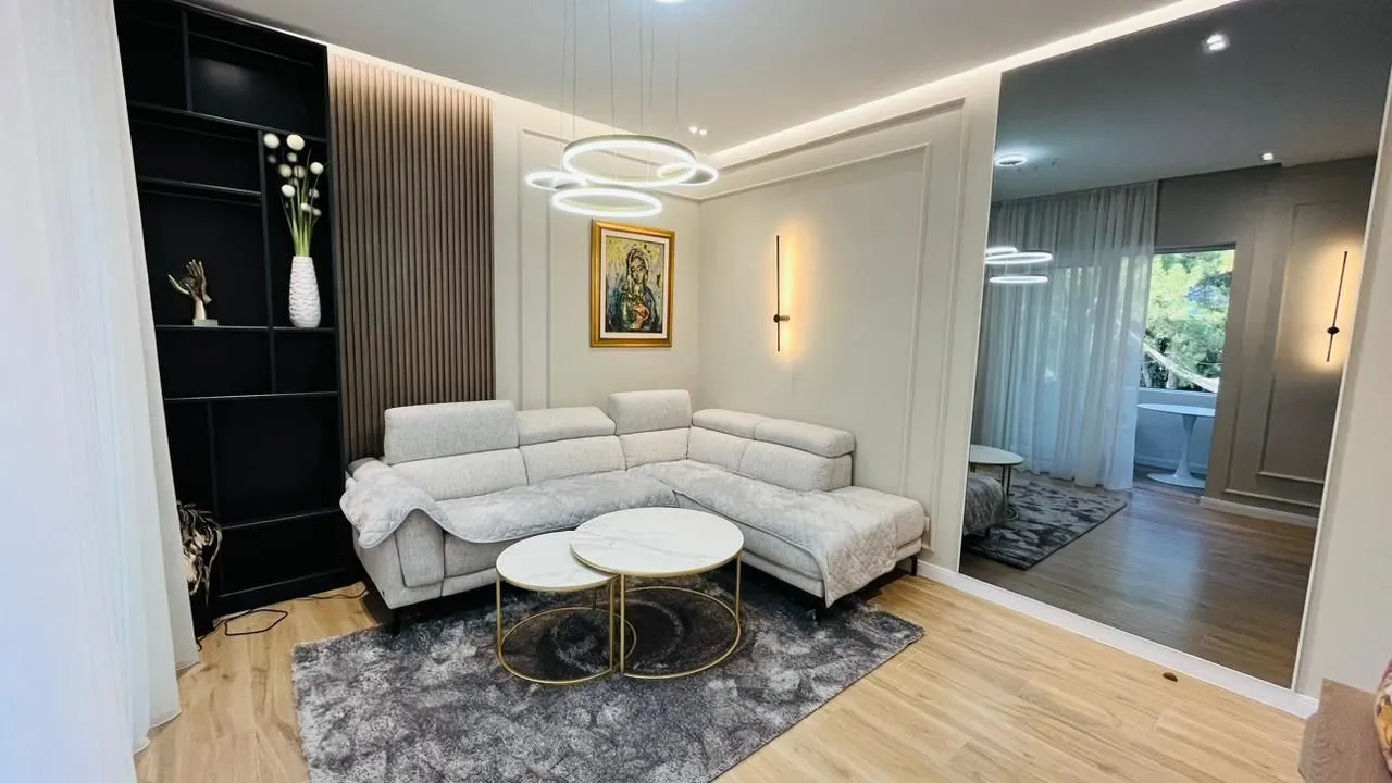 Izdavanje, dvosoban stan, 72m², Tivat, Crna Gora