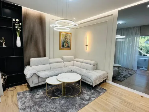 Rent, two bedroom apartment, 72m², Tivat, Crna Gora - image 1